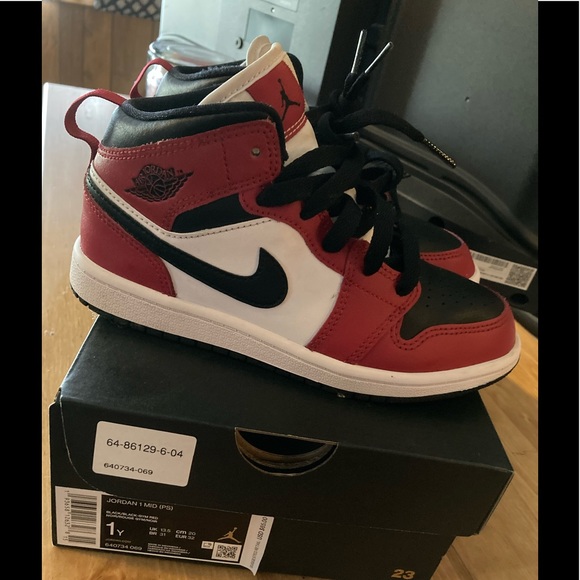 boy jordan 1s
